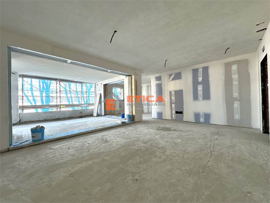SALONE 30 MQ