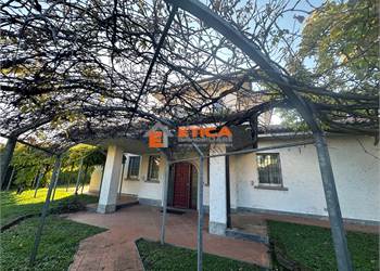 Rivolta d’Adda – Villa singola in esclusiva con piscina e giardino privato