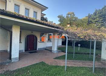 Rivolta d’Adda – Villa singola in esclusiva con piscina e giardino privato