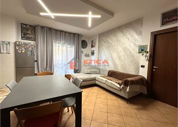 COMAZZO - CONTESTO RESIDENZIALE DEL 2006 IN VIA MARCANTONIO DAL RE