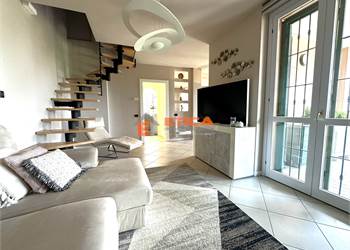COMAZZO - IN ESCLUSIVA ETICA IMMOBILIARE 