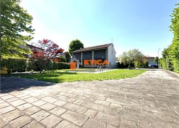 LOC. MISANO GERA D'ADDA - VILLA SINGOLA CON PISCINA E GIARDINO PRIVATO